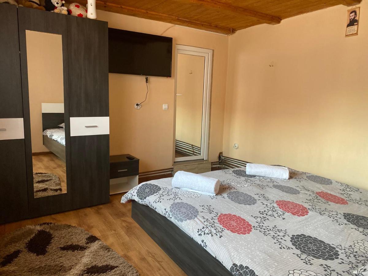 Casa Blendea Daniela Hotel คือร์ตีโชอารา ภายนอก รูปภาพ