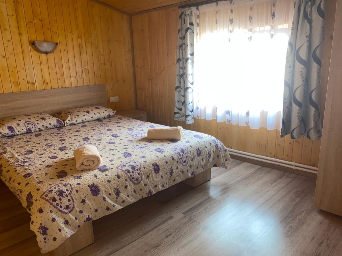Casa Blendea Daniela Hotel คือร์ตีโชอารา ภายนอก รูปภาพ